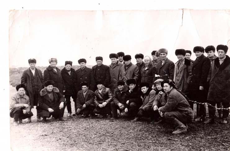 Животноводы колхоза им. Ленина, которые осенью 1971 года вернулись с Чёрных земель